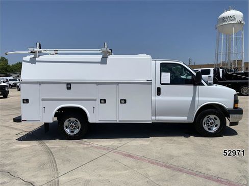 Used 2021 GMC Savana 3500 w/ Power Convenience Package RWD image 5