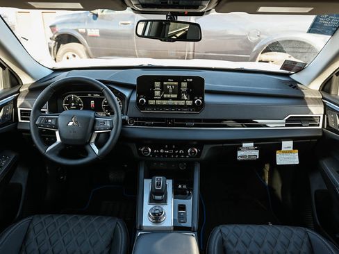 New 2025 Mitsubishi Outlander SEL image 13