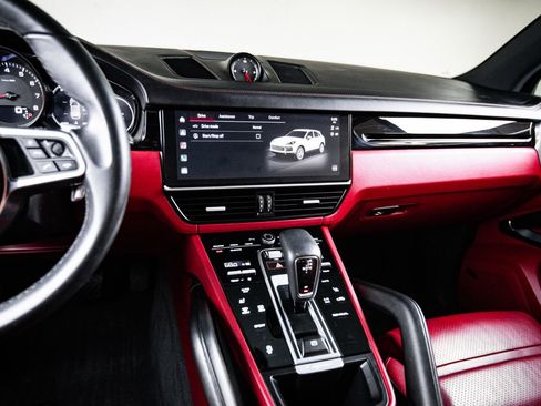 Certified 2023 Porsche Cayenne AWD/4WD image 19