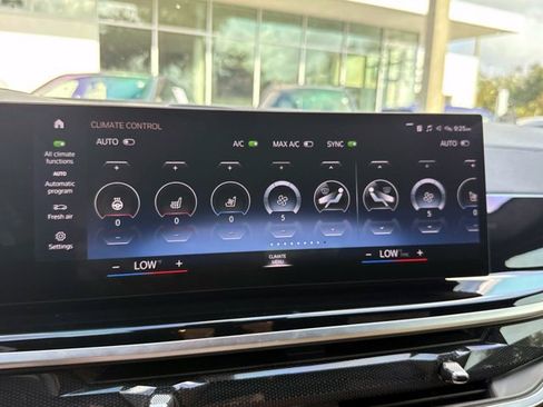 Used 2023 BMW X7 xDrive40i w/ Executive Package AWD/4WD image 28