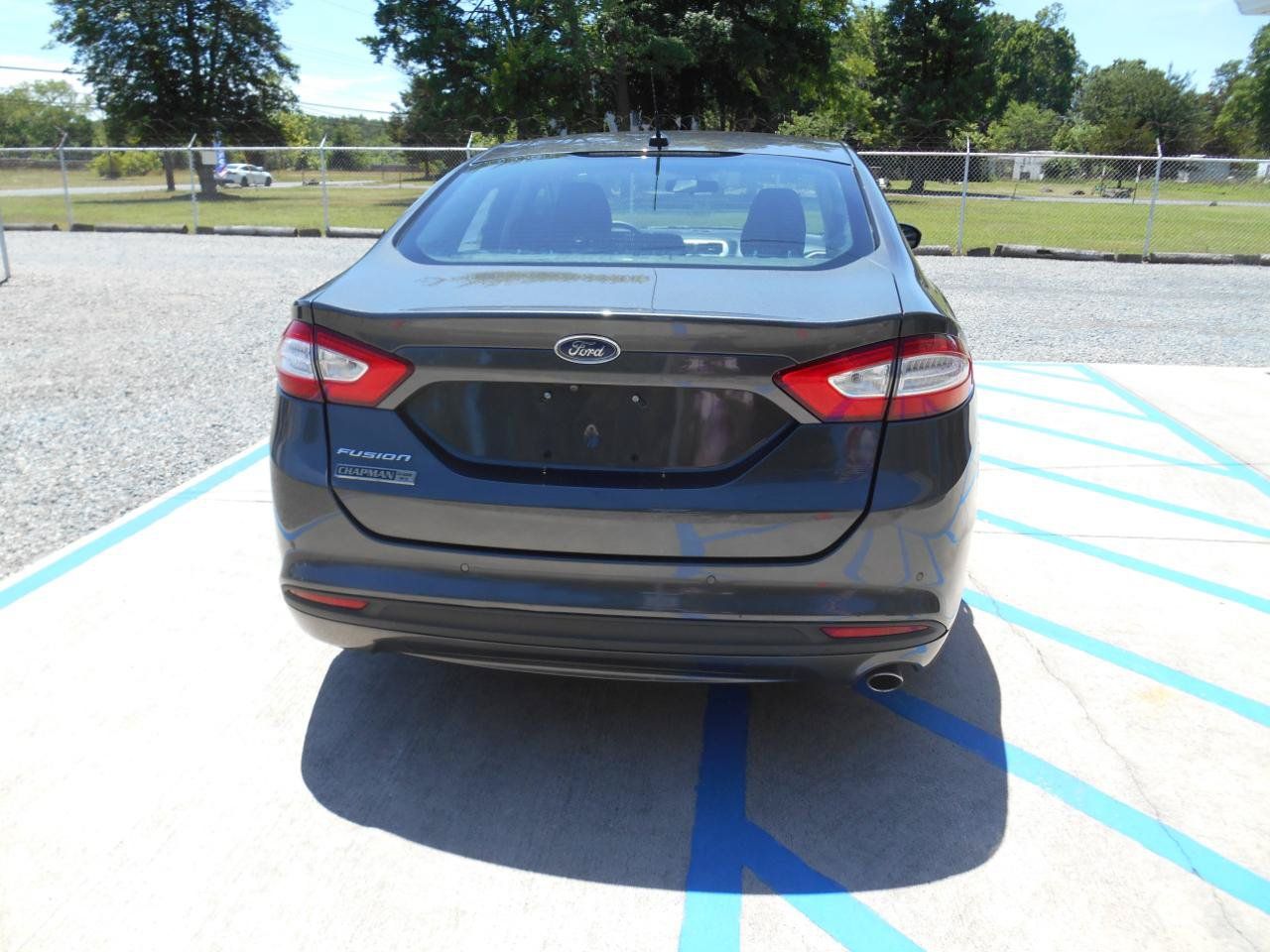 Used 2016 Ford Fusion SE FWD image 17
