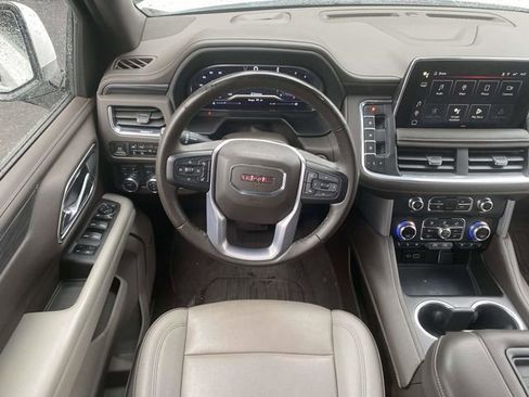 Used 2023 GMC Yukon SLT w/ SLT Luxury Package image 16