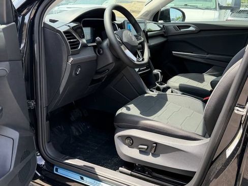 New 2026 Volkswagen Taos SE FWD image 12