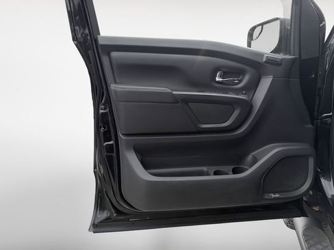 Used 2019 Nissan Titan SL w/ Midnight Edition image 13