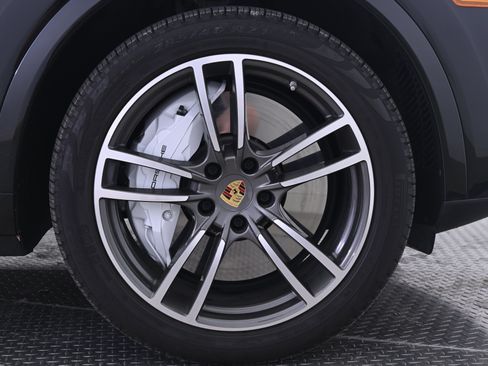 Used 2023 Porsche Cayenne Turbo AWD/4WD image 14