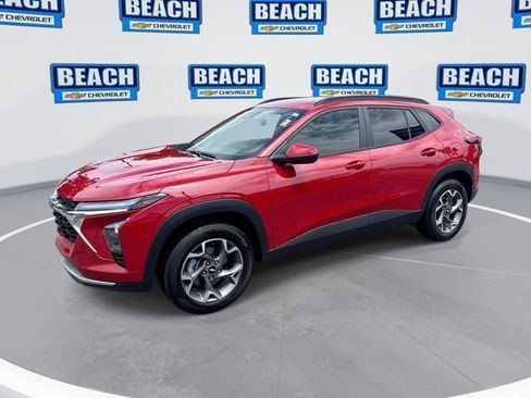 Used 2026 Chevrolet Trax LT w/ Driver Confidence Package FWD image 1