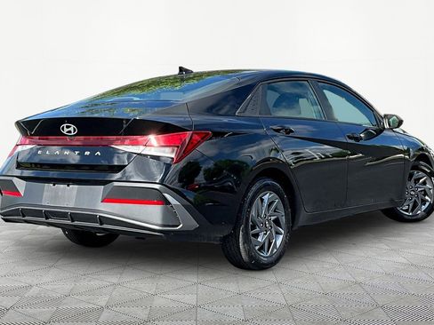 Used 2024 Hyundai Elantra SEL FWD image 6