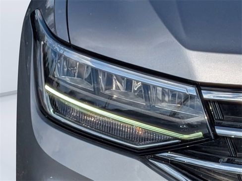 Certified 2024 Volkswagen Tiguan SE image 8