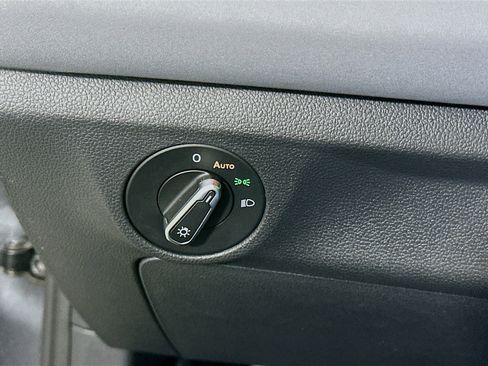 Used 2025 Volkswagen Jetta SE image 17