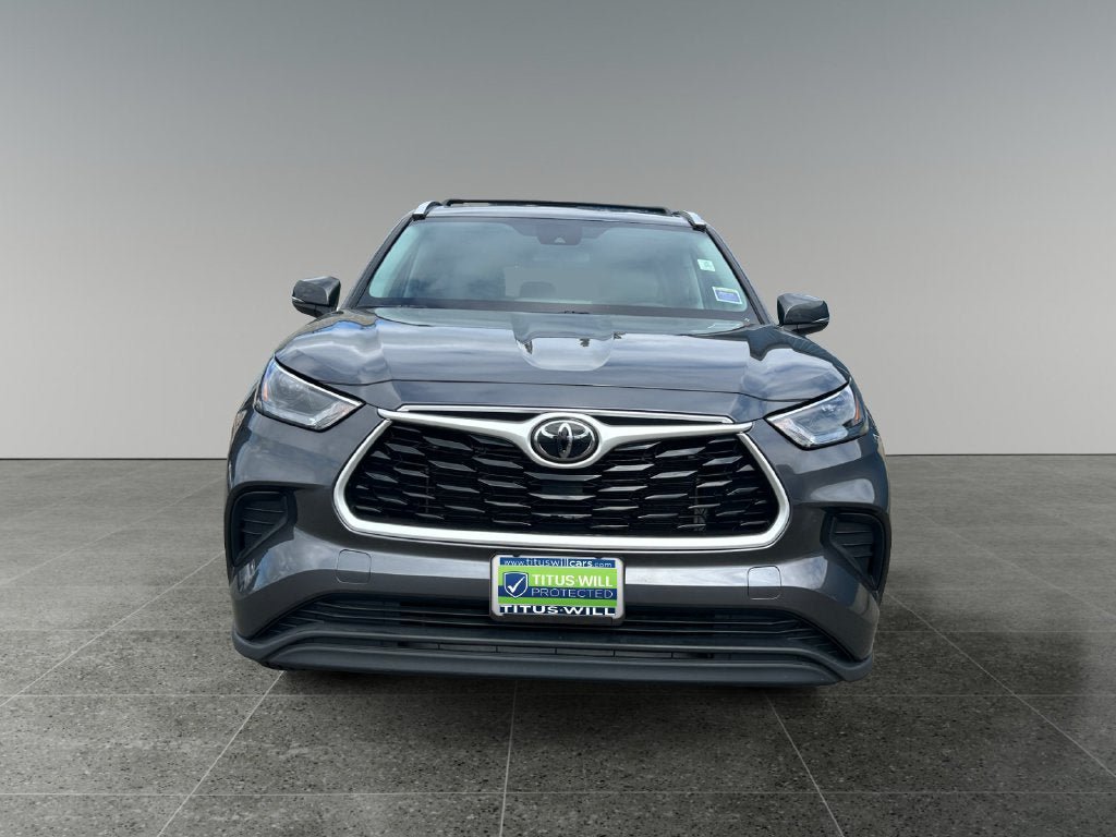 Used 2023 Toyota Highlander L FWD image 2