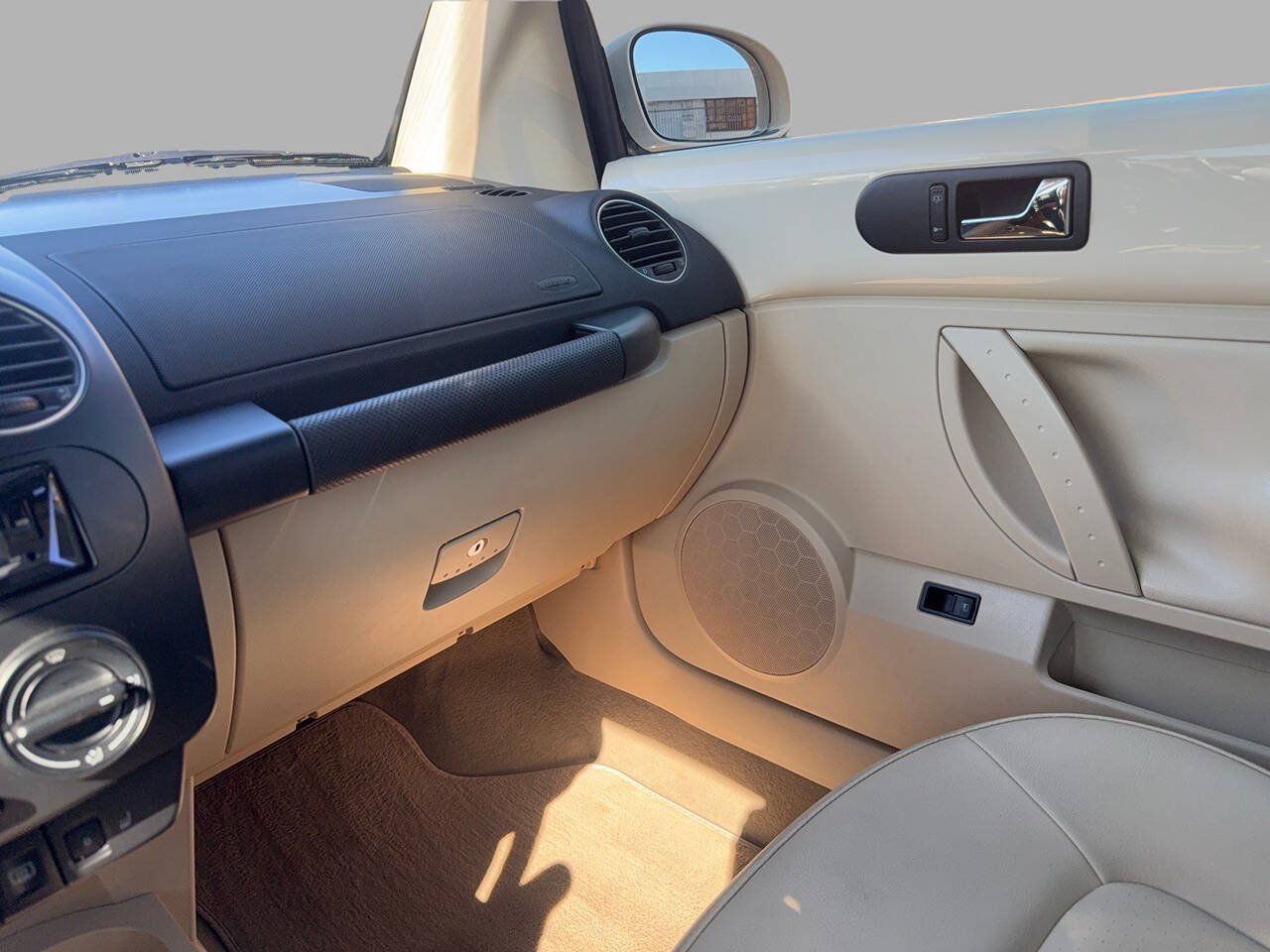 Used 2010 Volkswagen Beetle Convertible FWD image 35