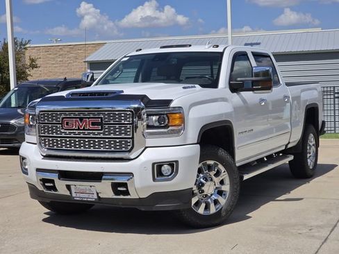 Used 2019 GMC Sierra 2500 Denali w/ Duramax Plus Package AWD/4WD image 1