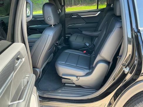 Used 2026 GMC Acadia Elevation w/ Elevation Premium Package FWD image 5