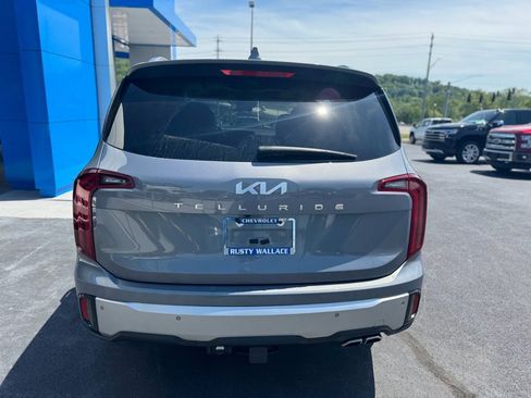 Used 2024 Kia Telluride S w/ S Sunroof Package FWD image 4