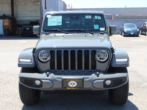 Used 2022 Jeep Gladiator Overland AWD/4WD image 2