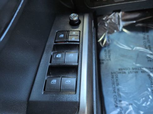 Used 2018 Toyota Tacoma SR5 AWD/4WD image 22