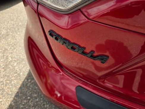 Used 2021 Toyota Corolla LE w/ Carpet Mat Package (TMS) FWD image 10