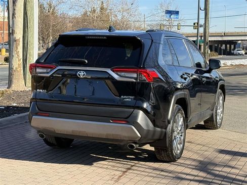 Used 2021 Toyota RAV4 Limited image 6