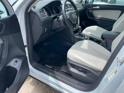 Used 2018 Volkswagen Tiguan SE AWD/4WD image 29