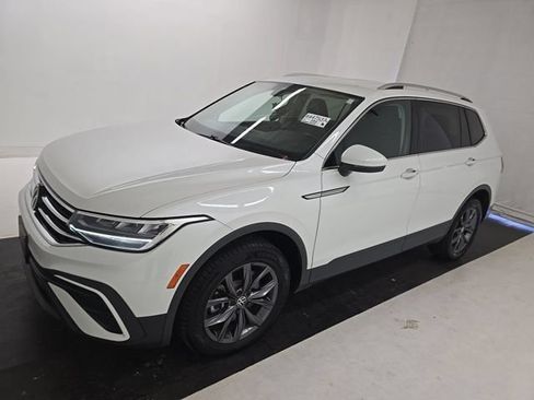 Used 2023 Volkswagen Tiguan SE AWD/4WD image 1
