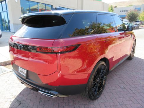 Used 2024 Land Rover Range Rover Sport SE image 2