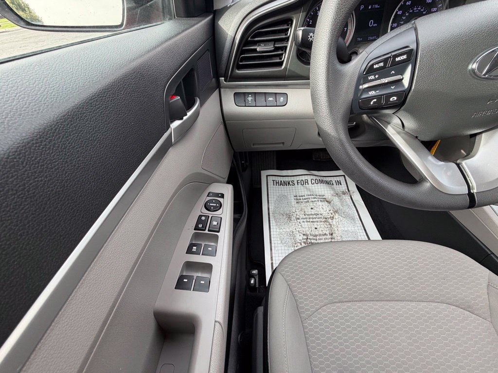 Used 2020 Hyundai Elantra SE FWD image 20