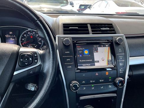 Used 2015 Toyota Camry SE w/ Moonroof Package image 7