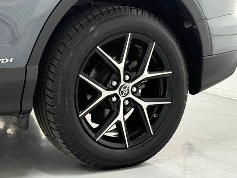 Used 2017 Toyota RAV4 SE image 46