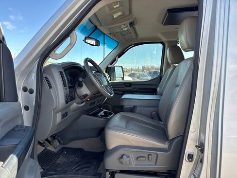Used 2013 Nissan NV 3500 SL w/ Technology Pkg image 24