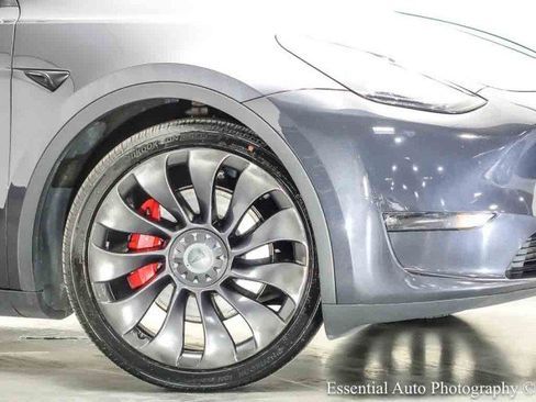 Used 2024 Tesla Model Y Performance AWD/4WD image 3