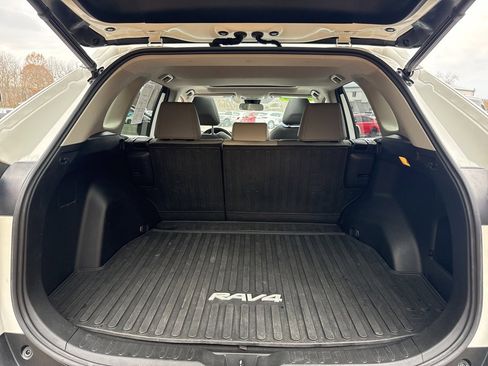 Used 2019 Toyota RAV4 XLE Premium image 35