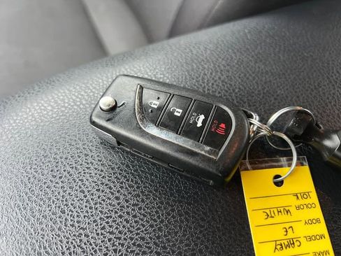 Used 2018 Toyota Camry LE image 30