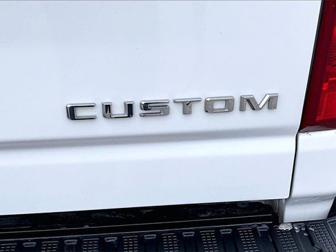 Used 2024 Chevrolet Silverado 2500 Custom w/ Custom Value Package image 8