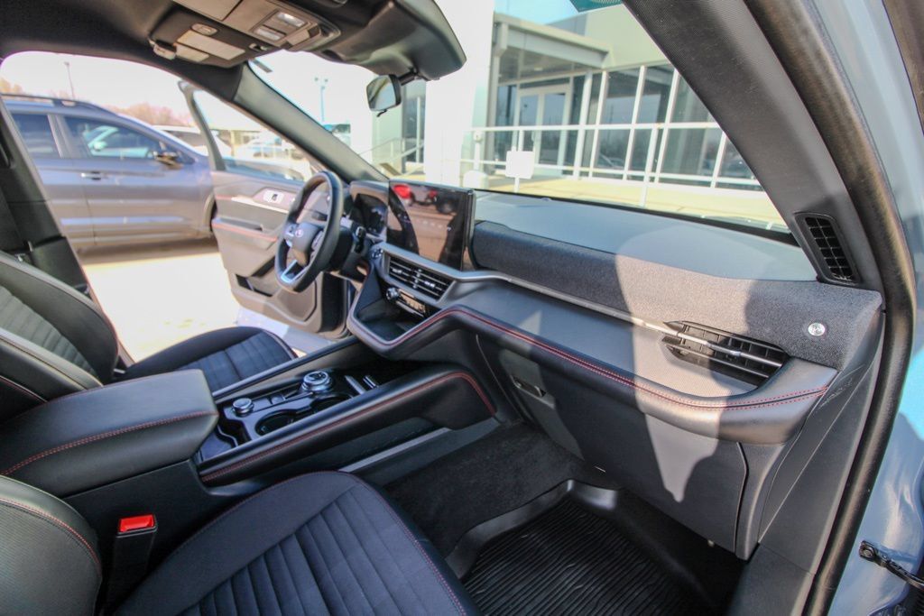 Used 2025 Ford Explorer ST-Line w/ ST-Line Street Pack AWD/4WD image 18