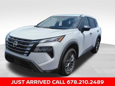 Used 2024 Nissan Rogue S FWD image 1