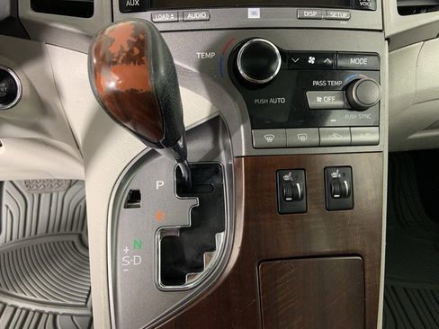 Used 2011 Toyota Venza AWD w/ Premium Pkg #2 image 14