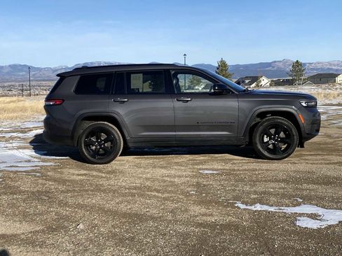 Certified 2023 Jeep Grand Cherokee L Laredo image 23