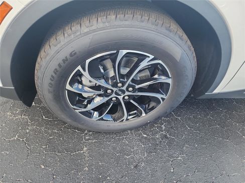 New 2026 Lincoln Nautilus Premier image 9