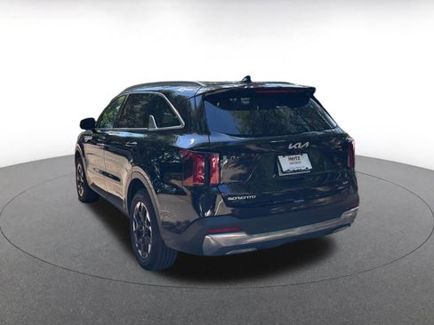 Used 2024 Kia Sorento S AWD/4WD image 5