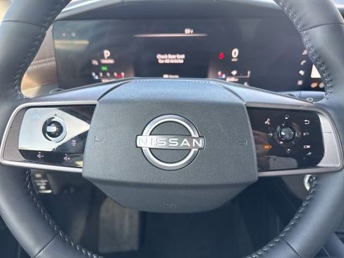 Used 2025 Nissan Murano Platinum w/ Cargo Package image 2