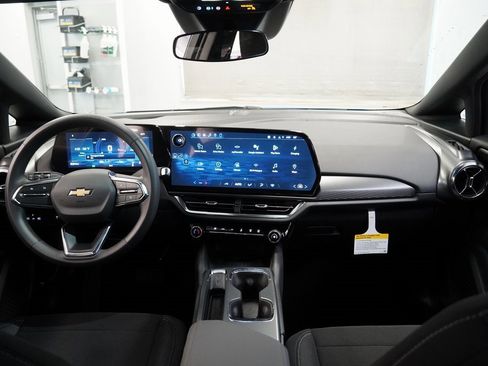 New 2026 Chevrolet Equinox EV LT image 17