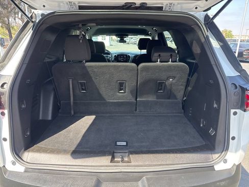 Used 2023 Chevrolet Traverse LT FWD image 7