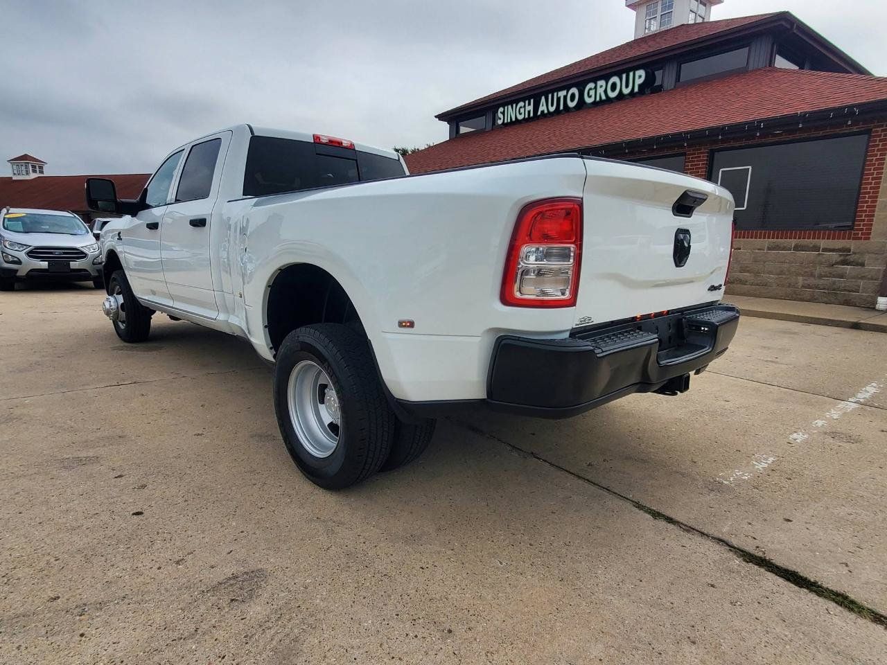 Used 2024 RAM 3500 Tradesman AWD/4WD image 4