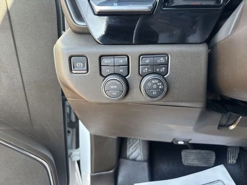 Used 2025 Chevrolet Silverado 1500 LT Trail Boss w/ Convenience Package II AWD/4WD image 14