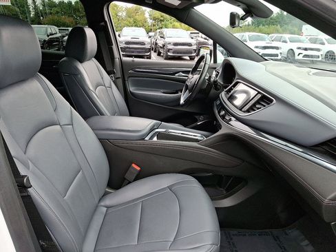 Used 2024 Buick Enclave Premium image 12