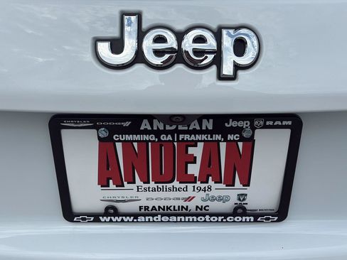 Used 2025 Jeep Compass Sport AWD/4WD image 8