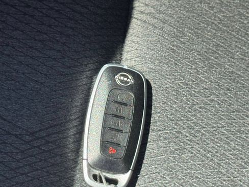 Used 2025 Nissan Rogue SV FWD image 22
