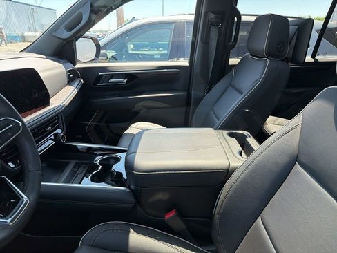 Used 2025 Chevrolet Tahoe Premier AWD/4WD image 7