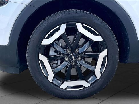 Used 2024 Kia Telluride EX w/ EX Captain's Chair Package FWD image 9