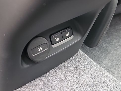 New 2026 Volvo XC40 B5 Core w/ Protection Package Premier image 11